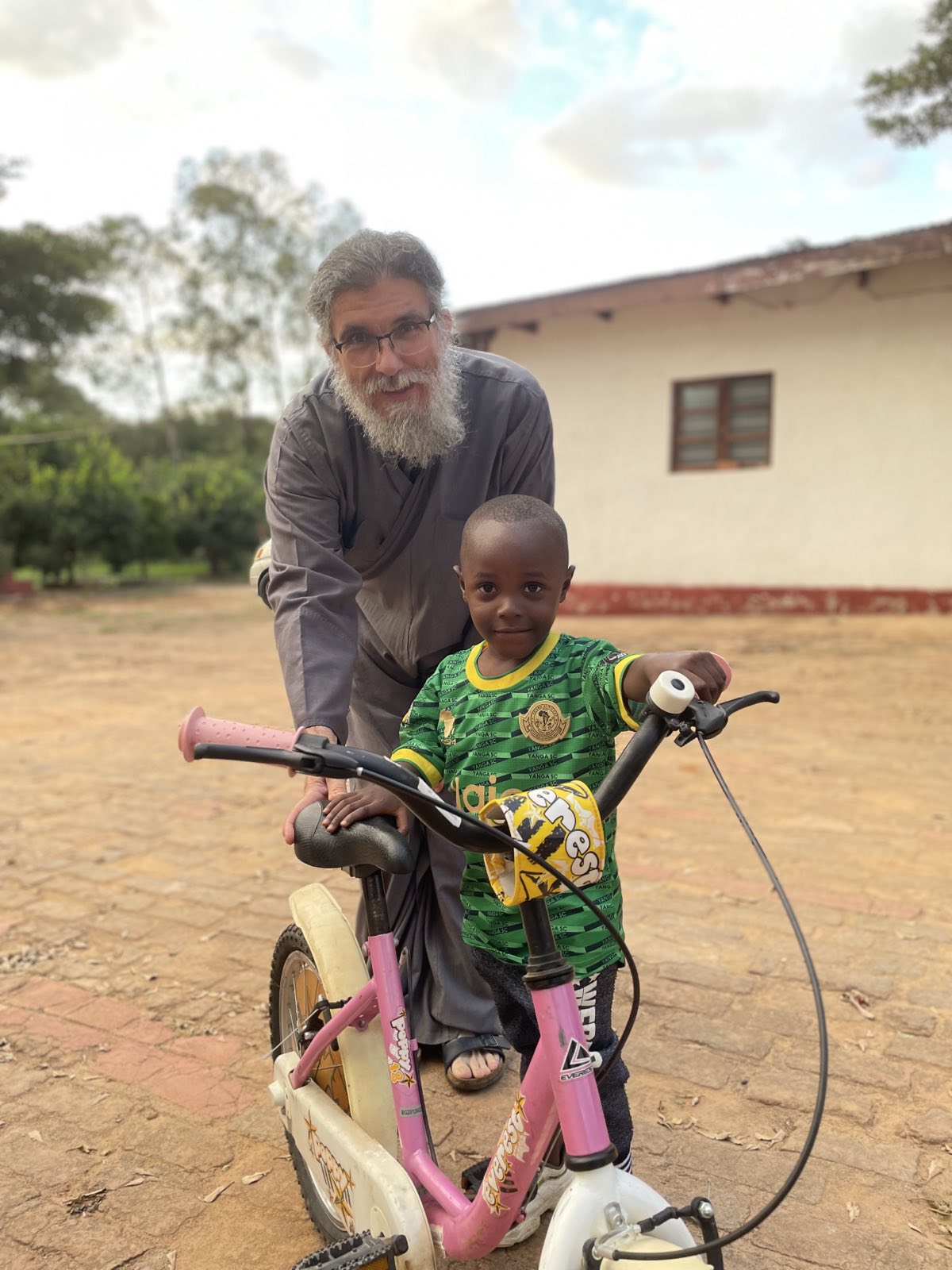 Ο π. Λάζαρος εν ώρα Θ. Λειτουργίας