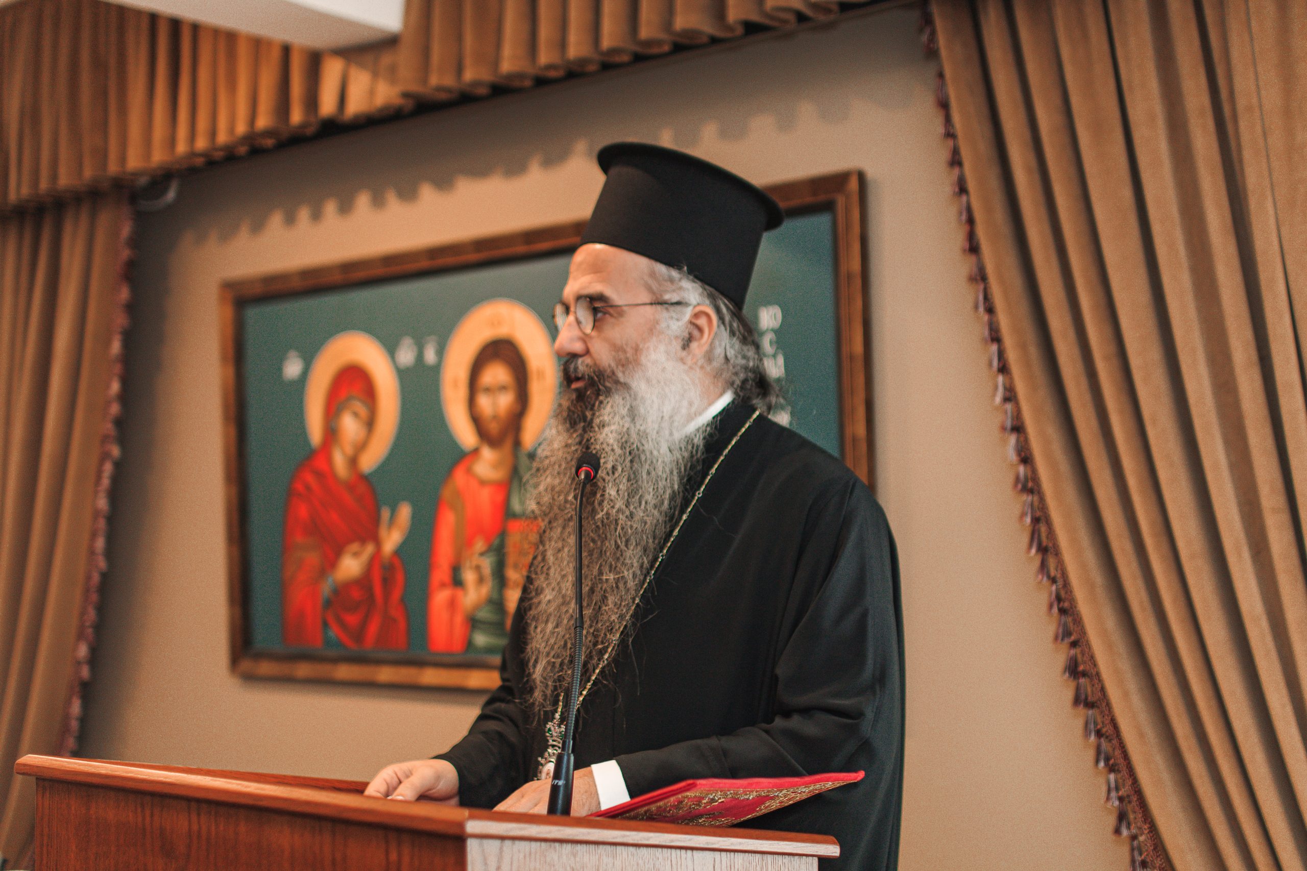 Ο π. Λάζαρος εν ώρα Θ. Λειτουργίας