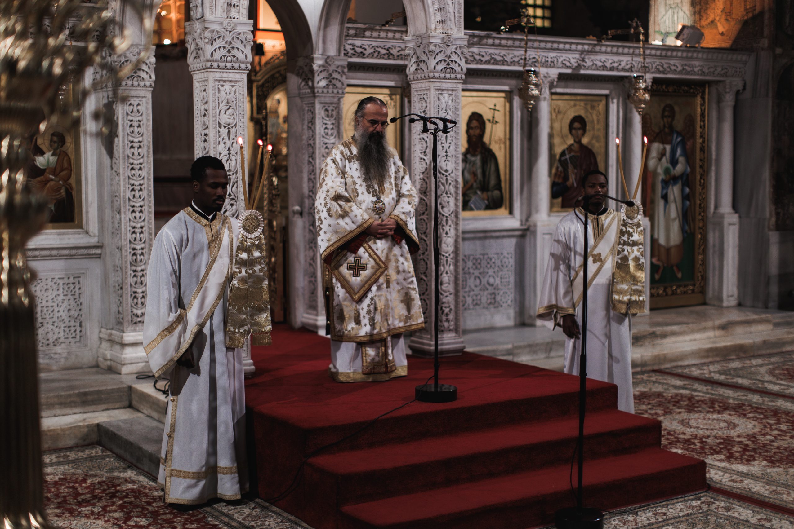 . Ο π. Λάζαρος κατά την επίσκεψη του στις φυλακές του Κολουέζι