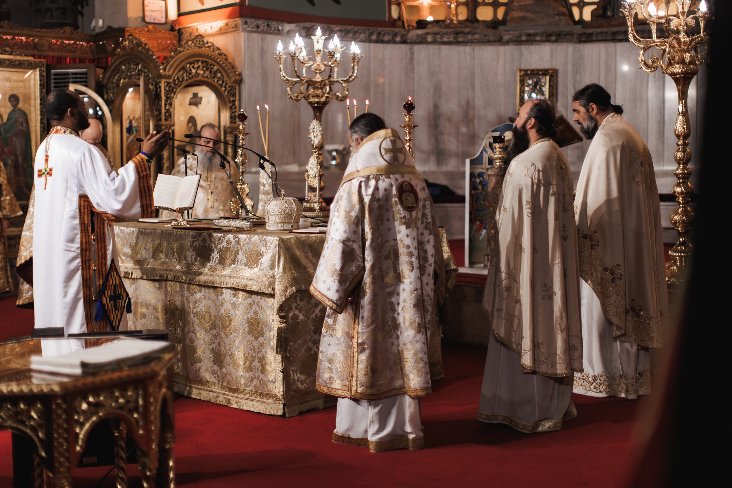 Ο π. Λάζαρος εν ώρα Θ. Λειτουργίας