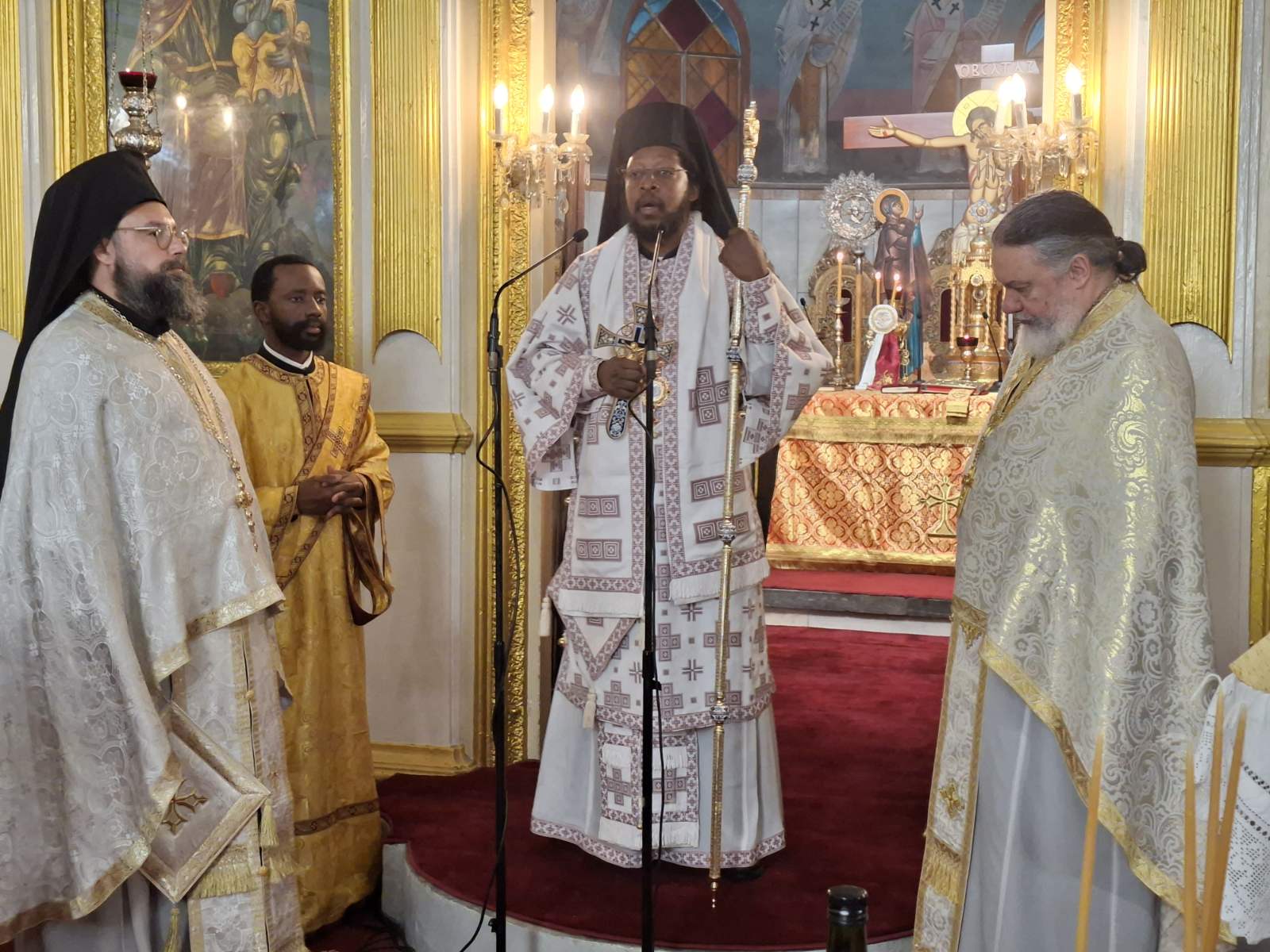 . Ο π. Λάζαρος κατά την επίσκεψη του στις φυλακές του Κολουέζι