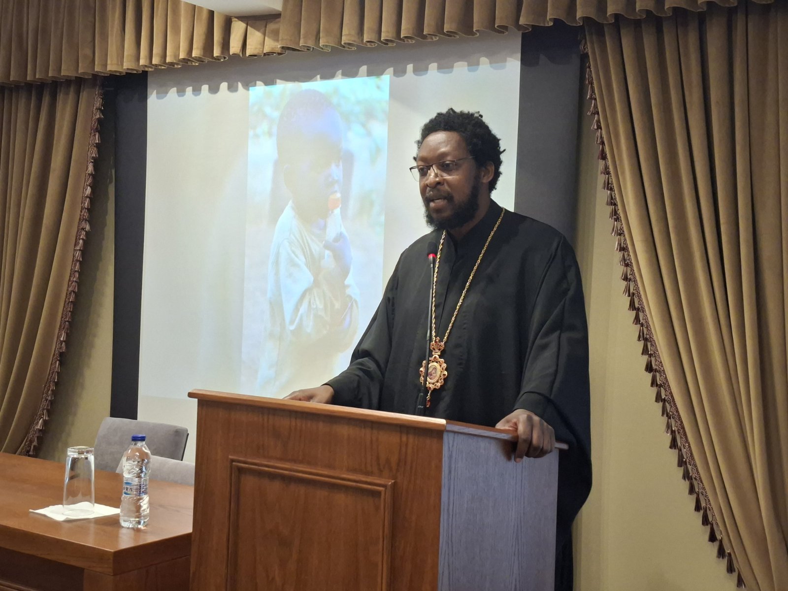 Ο π. Λάζαρος εν ώρα Θ. Λειτουργίας