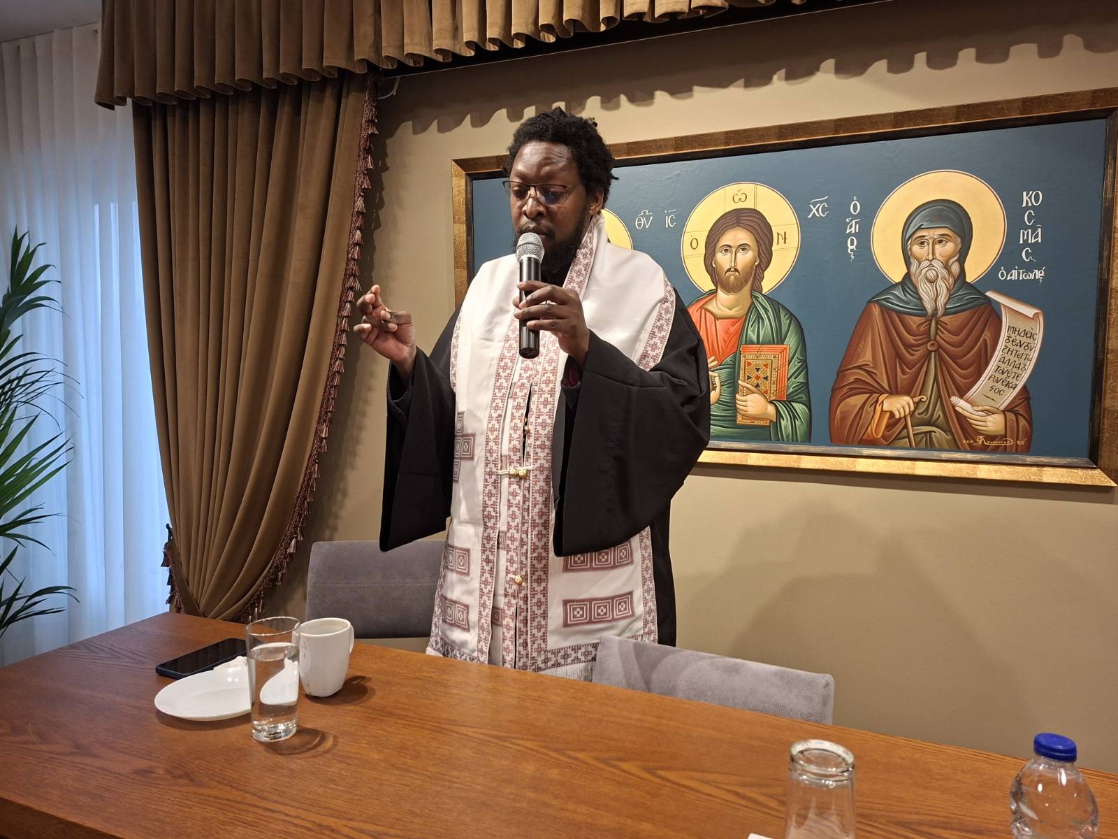 Ο π. Λάζαρος εν ώρα Θ. Λειτουργίας