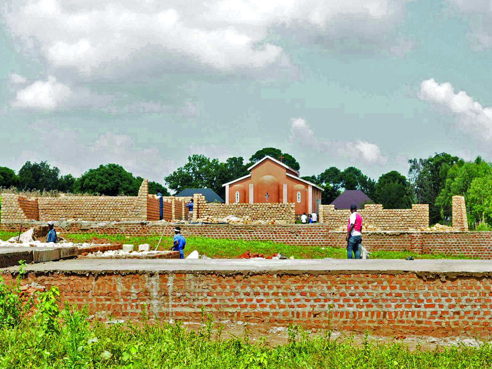 . Ο π. Λάζαρος κατά την επίσκεψη του στις φυλακές του Κολουέζι