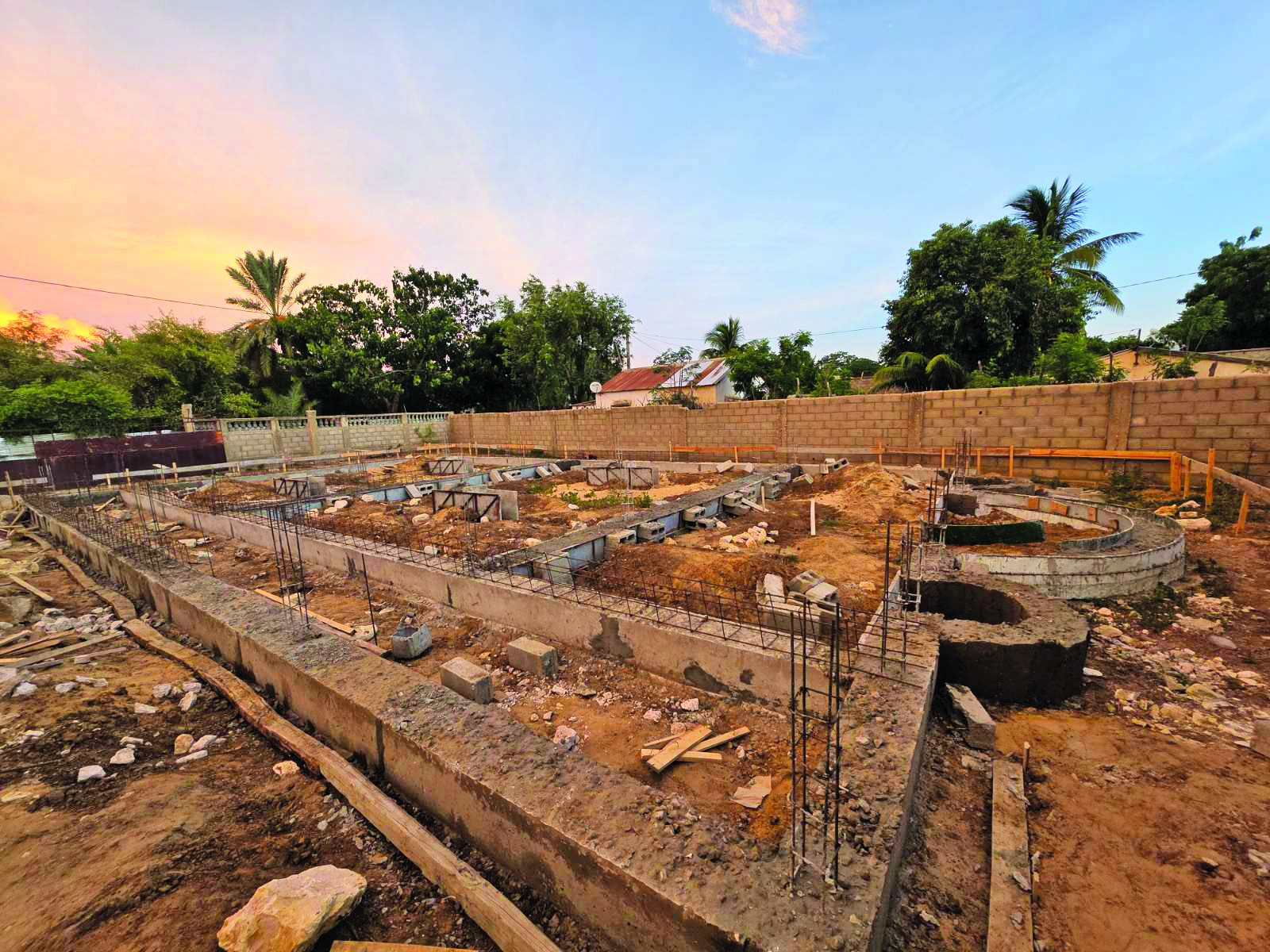 . Ο π. Λάζαρος κατά την επίσκεψη του στις φυλακές του Κολουέζι