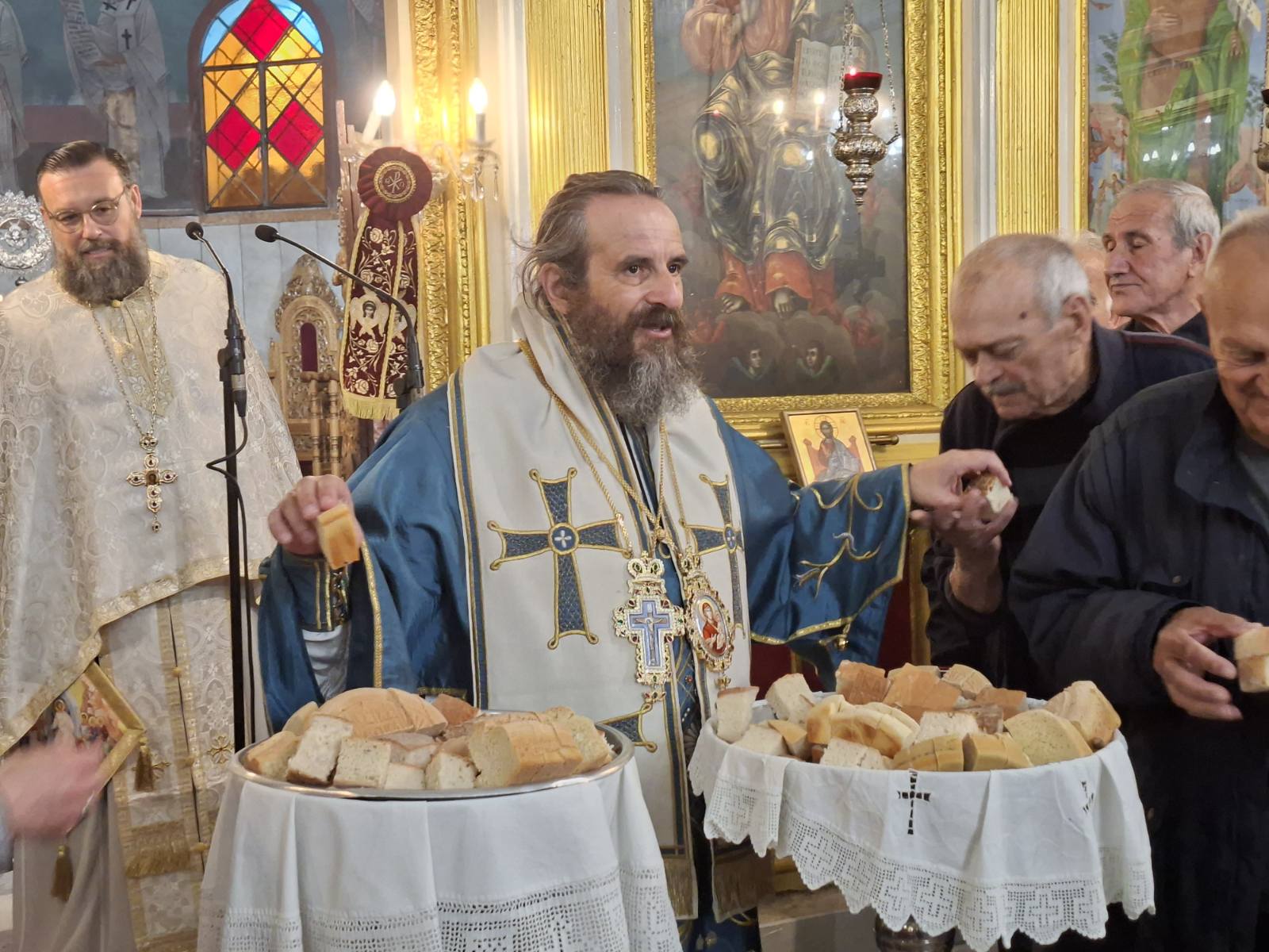 Ο π. Λάζαρος με τον μοναχό Νικόλαο Γρηγοριάτη