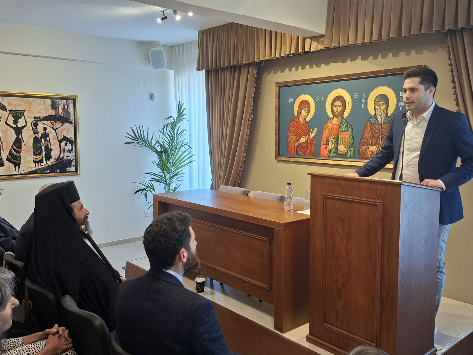 . Ο π. Λάζαρος κατά την επίσκεψη του στις φυλακές του Κολουέζι