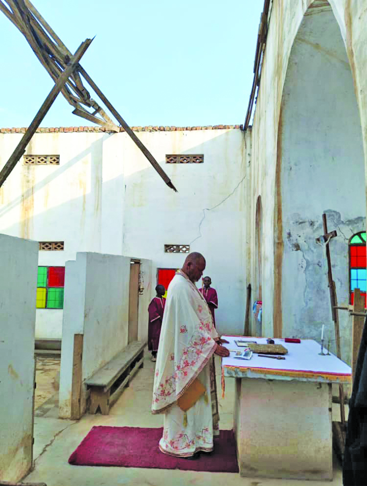 Ο π. Λάζαρος εν ώρα Θ. Λειτουργίας