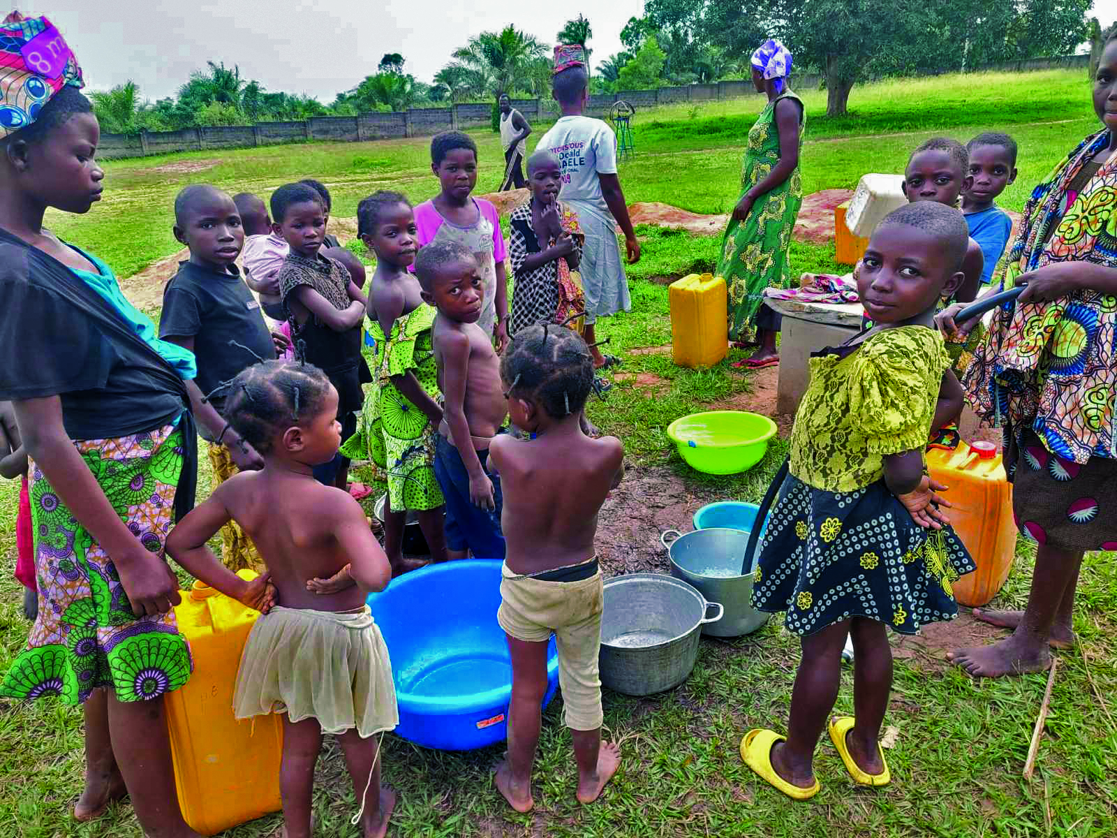 . Ο π. Λάζαρος κατά την επίσκεψη του στις φυλακές του Κολουέζι