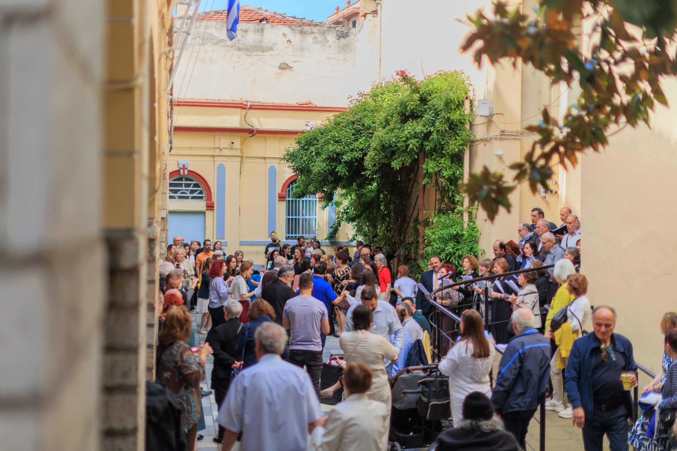 . Ο π. Λάζαρος κατά την επίσκεψη του στις φυλακές του Κολουέζι