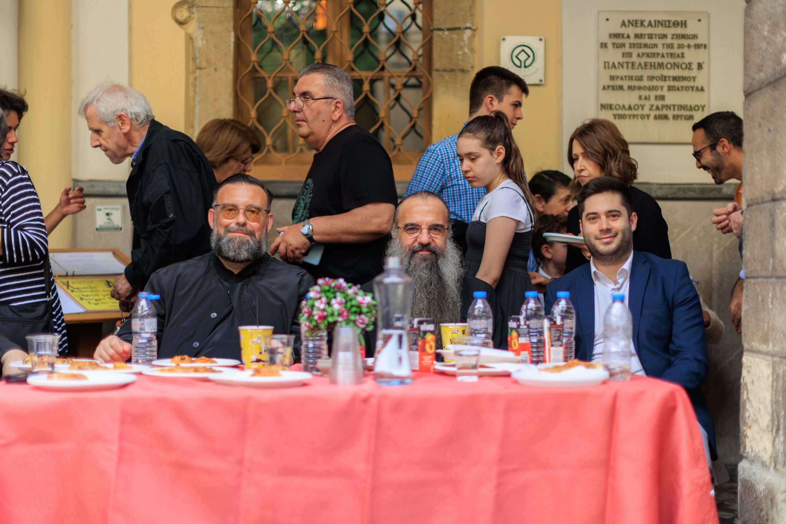 . Ο π. Λάζαρος κατά την επίσκεψη του στις φυλακές του Κολουέζι