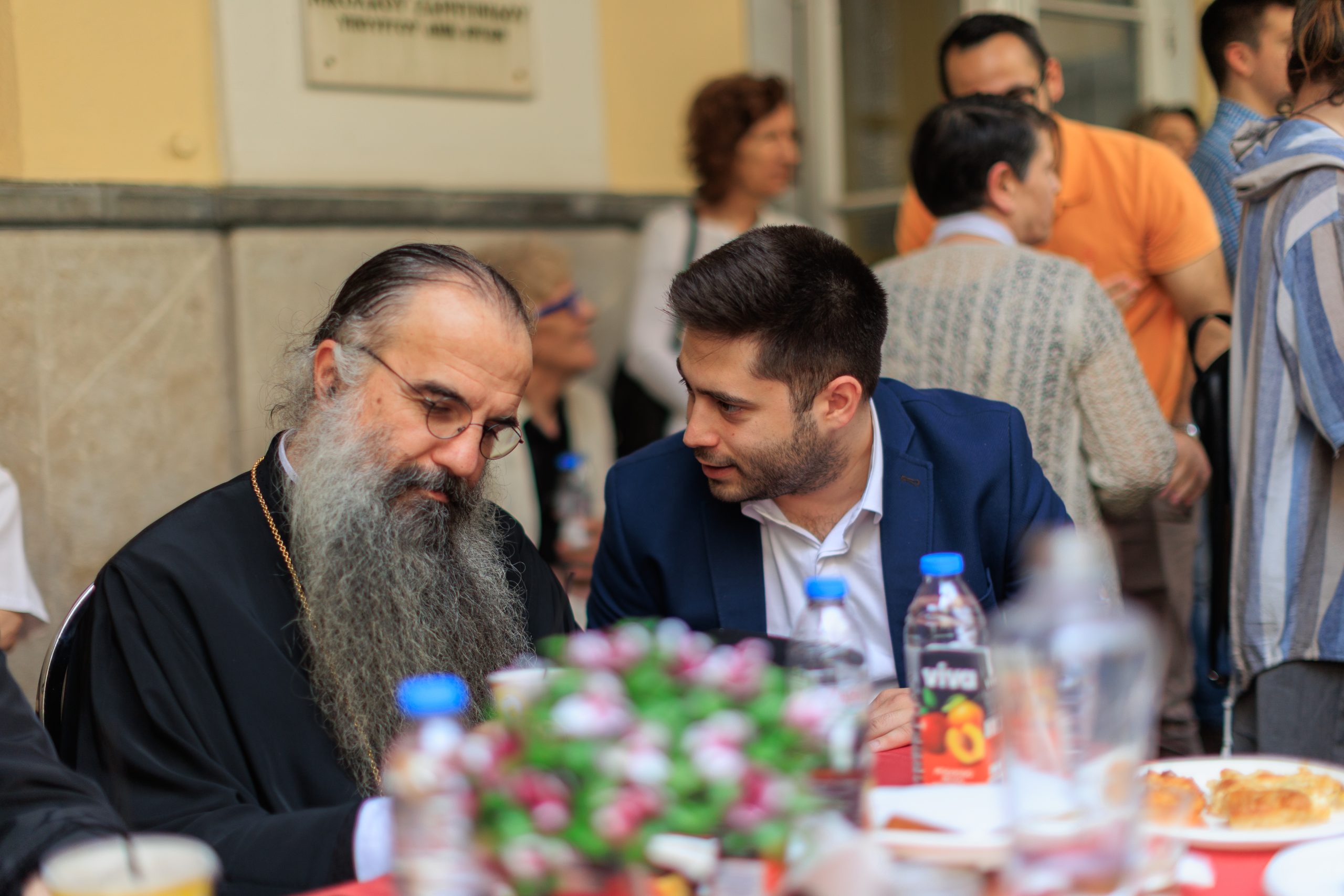 . Ο π. Λάζαρος κατά την επίσκεψη του στις φυλακές του Κολουέζι