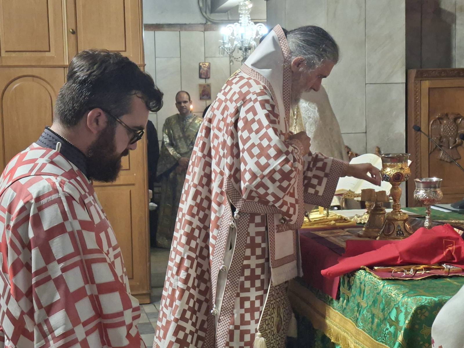 Ο π. Λάζαρος με τον μοναχό Νικόλαο Γρηγοριάτη