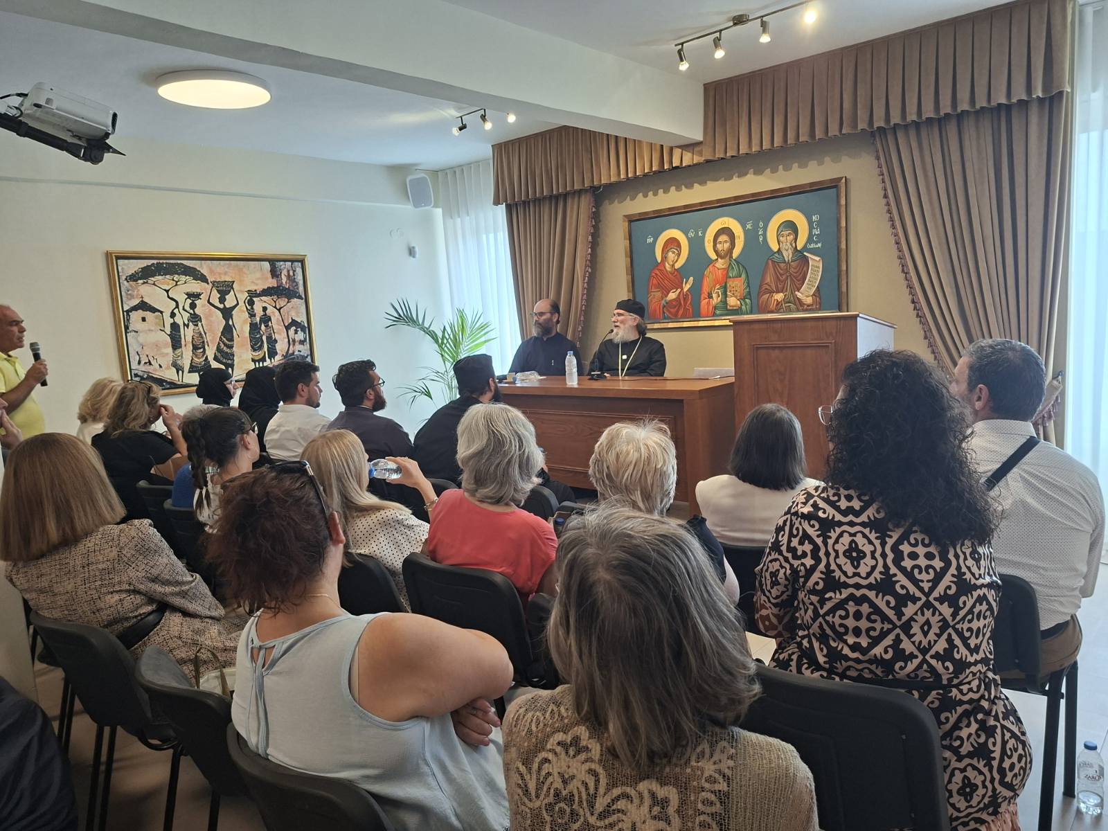 . Ο π. Λάζαρος κατά την επίσκεψη του στις φυλακές του Κολουέζι
