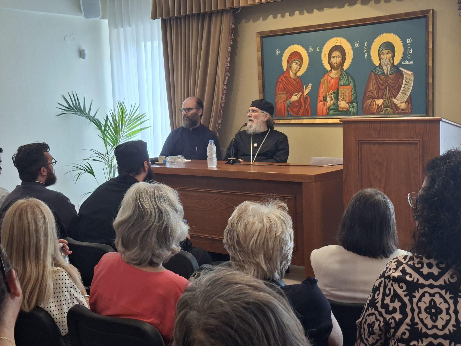 . Ο π. Λάζαρος κατά την επίσκεψη του στις φυλακές του Κολουέζι